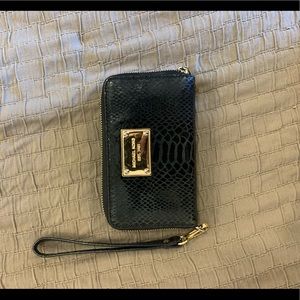 Michael kors snakeskin wristlet